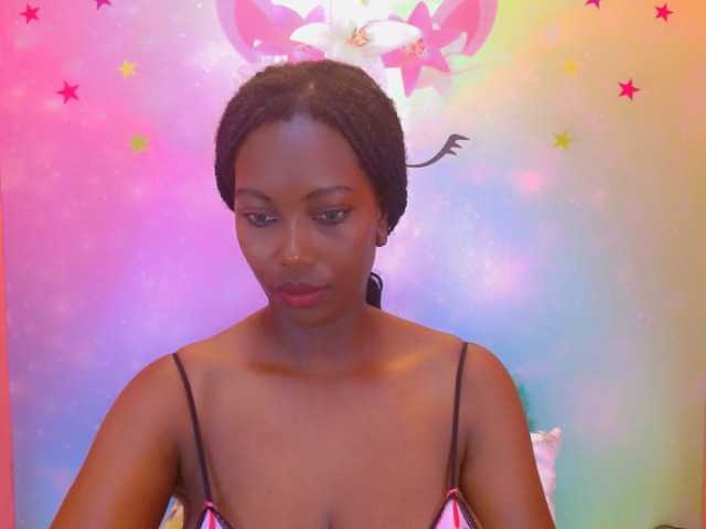 Live sex webcam photo for SaraMarks #276019696