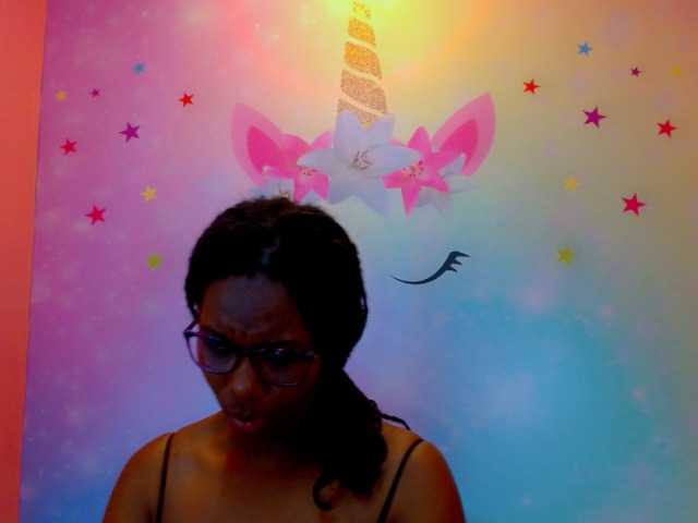 Live sex webcam photo for SaraMarks #276021781