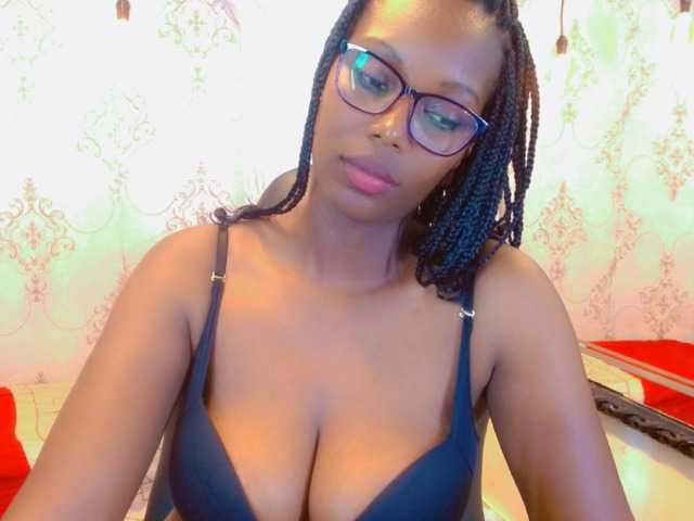 Live sex webcam photo for SaraMarks #276051553