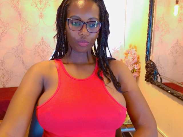 Live sex webcam photo for SaraMarks #276106713