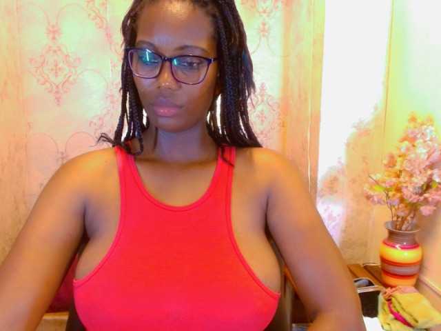 Live sex webcam photo for SaraMarks #276108651