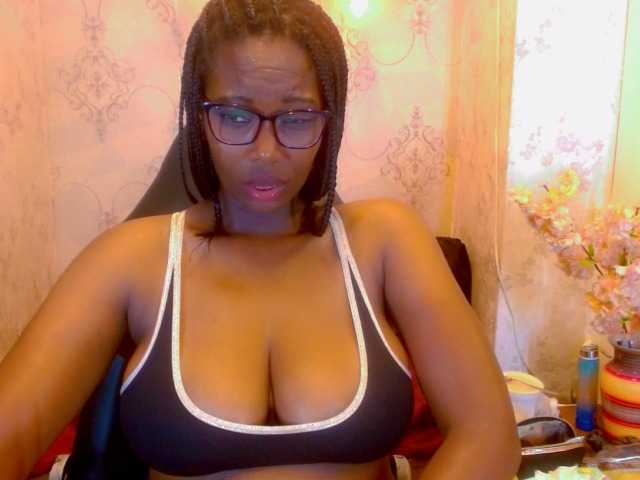 Live sex webcam photo for SaraMarks #276193586