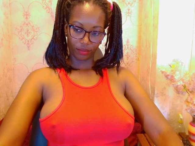 Live sex webcam photo for SaraMarks #276211346