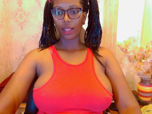 Live sex webcam photo for SaraMarks #276212909