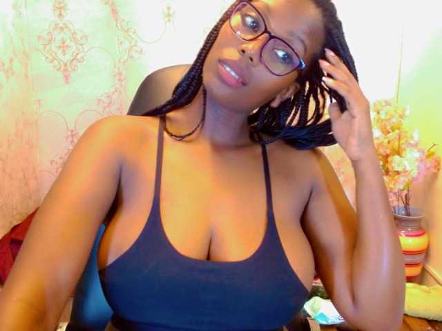 Live sex webcam photo for SaraMarks #276220058