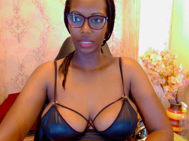 Live sex webcam photo for SaraMarks #276233560