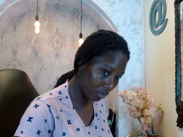 Live sex webcam photo for SaraMarks #276240995