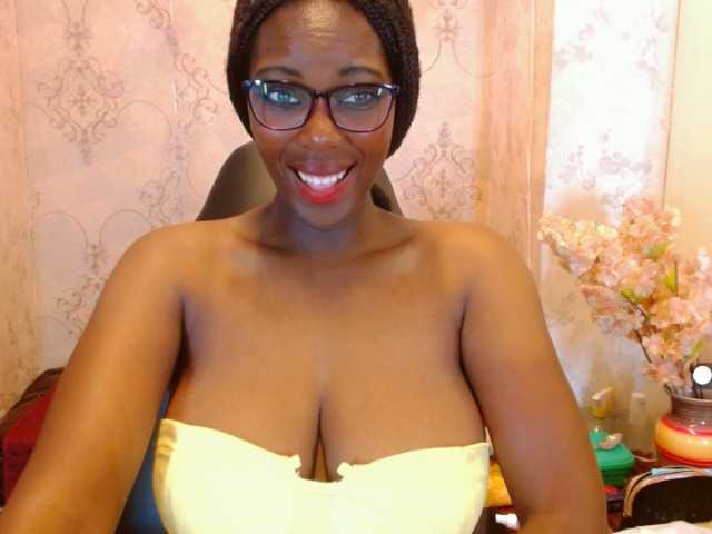 Live sex webcam photo for SaraMarks #276261199