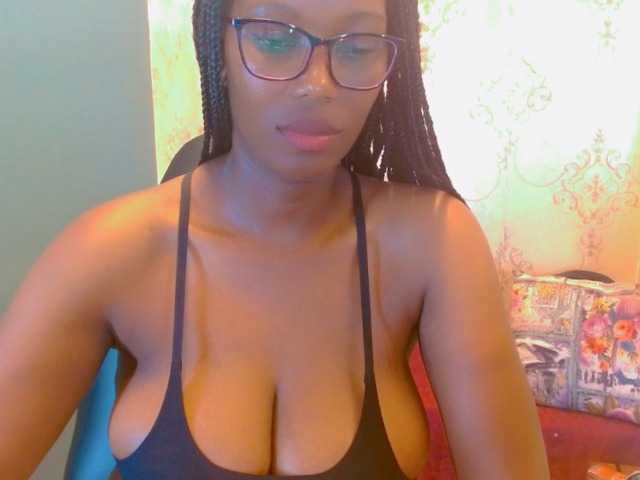 Live sex webcam photo for SaraMarks #276293628