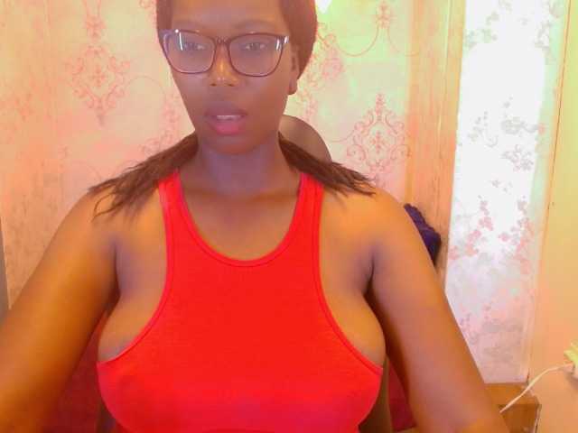 Live sex webcam photo for SaraMarks #276319005