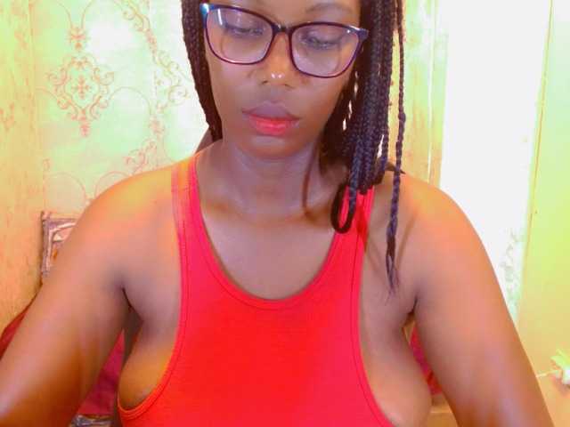 Live sex webcam photo for SaraMarks #276362743