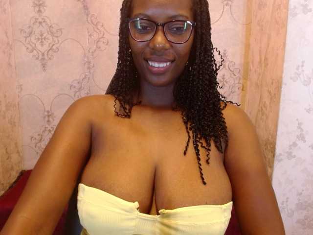 Live sex webcam photo for SaraMarks #276516472