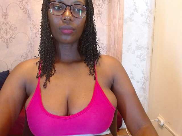 Live sex webcam photo for SaraMarks #276531387