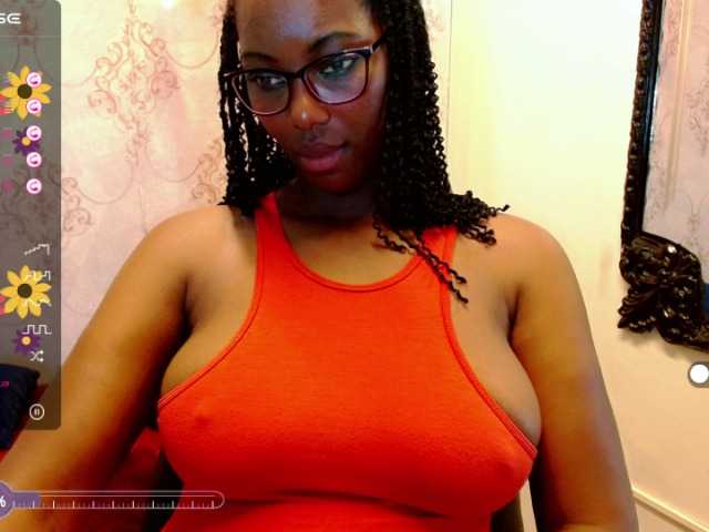 Live sex webcam photo for SaraMarks #276563821