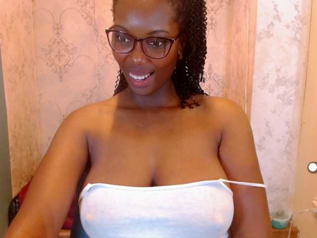 Live sex webcam photo for SaraMarks #276600648