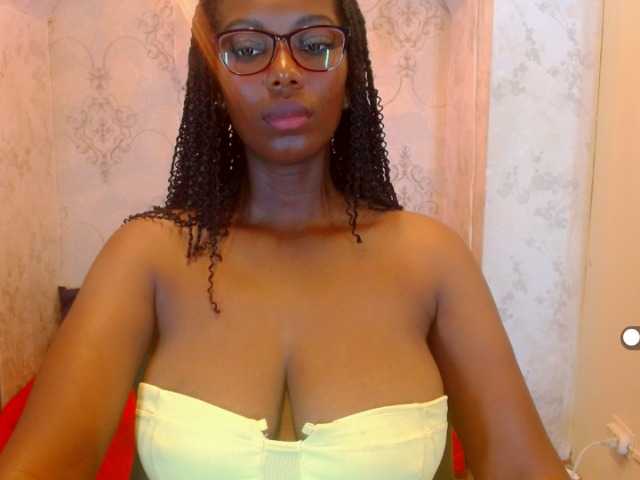 Live sex webcam photo for SaraMarks #276605713