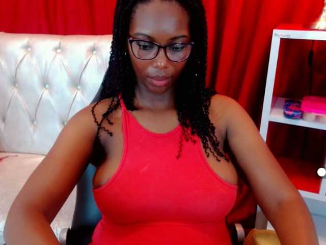 Live sex webcam photo for SaraMarks #276716891