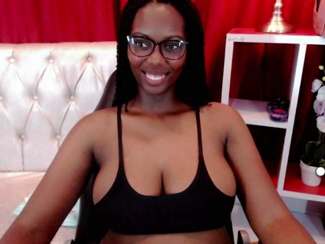 Live sex webcam photo for SaraMarks #276733553