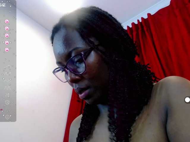 Live sex webcam photo for SaraMarks #276745814