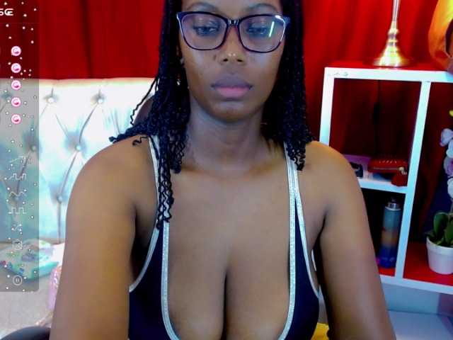 Live sex webcam photo for SaraMarks #276753825