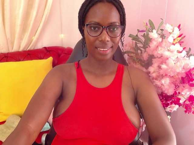 Live sex webcam photo for SaraMarks #276977384