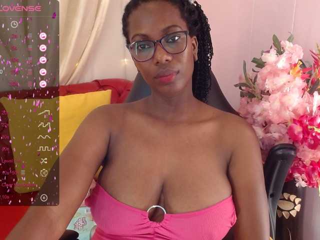 Live sex webcam photo for SaraMarks #277011779