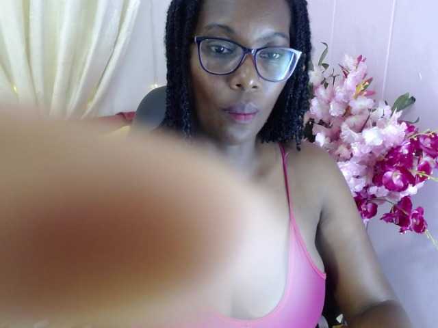 Live sex webcam photo for SaraMarks #277092824