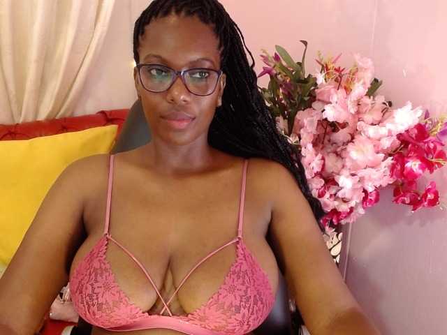 Live sex webcam photo for SaraMarks #277140141