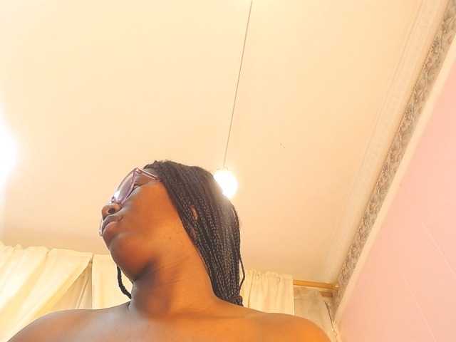 Live sex webcam photo for SaraMarks #277208182