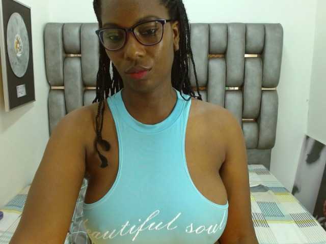 Live sex webcam photo for SaraMarks #277352146