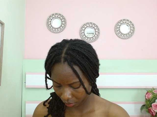 Live sex webcam photo for SaraMarks #277575642