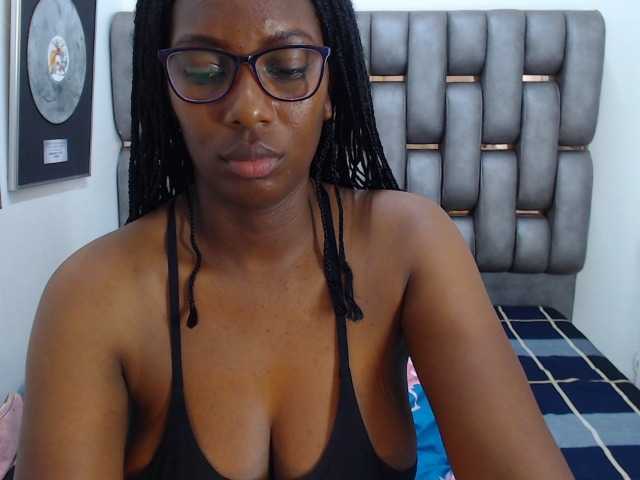 Live sex webcam photo for SaraMarks #277589465