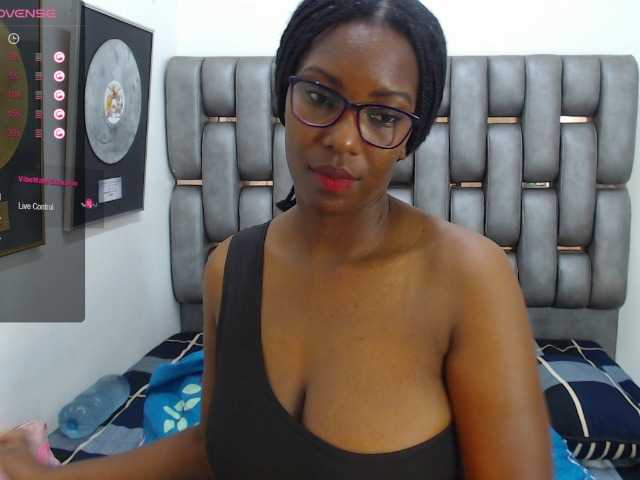 Live sex webcam photo for SaraMarks #277631238