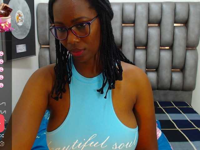 Live sex webcam photo for SaraMarks #277657431