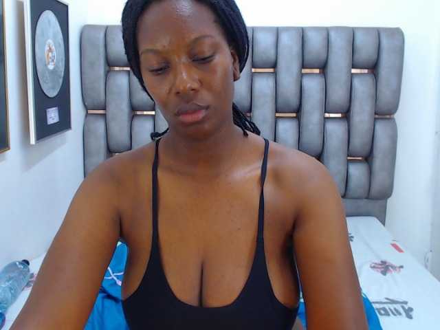 Live sex webcam photo for SaraMarks #277676609