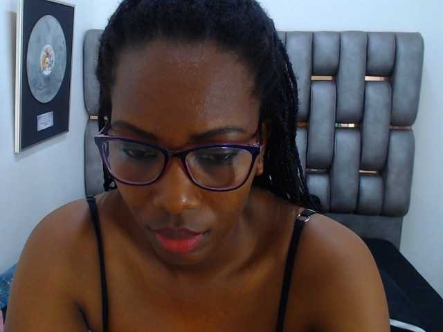 Live sex webcam photo for SaraMarks #277703664