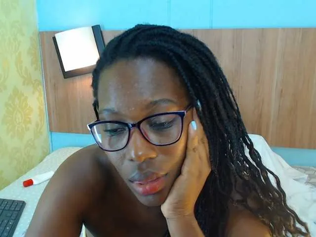 Live sex webcam photo for SaraMarks #278095576