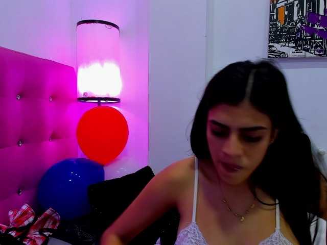 Live sex webcam photo for SaraMiiller #273962674