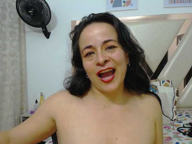 Live sex webcam photo for SaraMilf81 #276953107