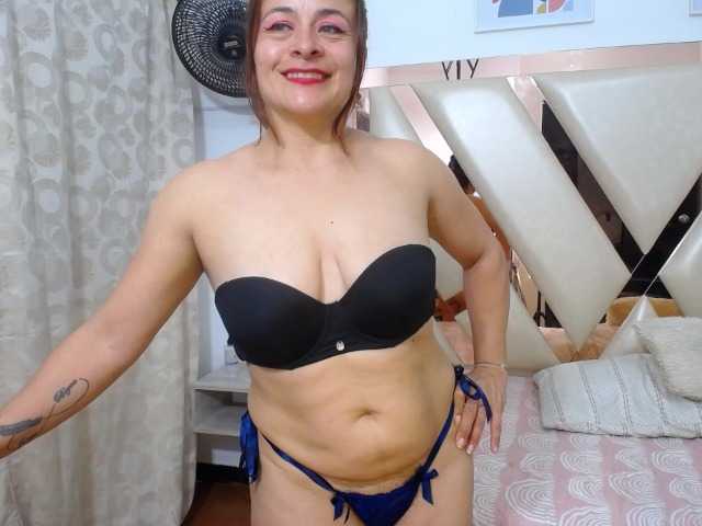 Live sex webcam photo for SaraMilf81 #277045124