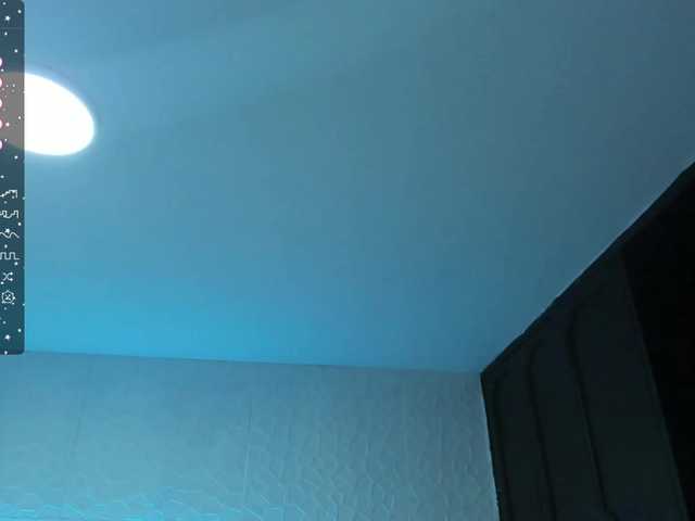 Live sex webcam photo for SaraMonroe #276131749