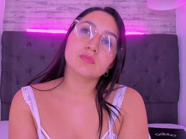 Live sex webcam photo for SaraMonroe #277306915