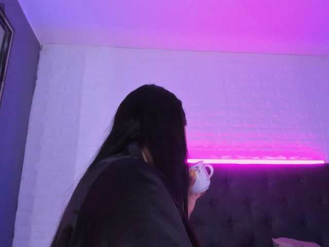 Live sex webcam photo for SaraMonroe #277360381