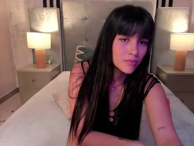 Live sex webcam photo for SaraMorris #273355291