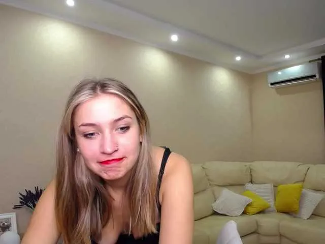 Live sex webcam photo for SaraParK #276335920