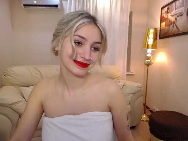 Live sex webcam photo for SaraParK #277195649