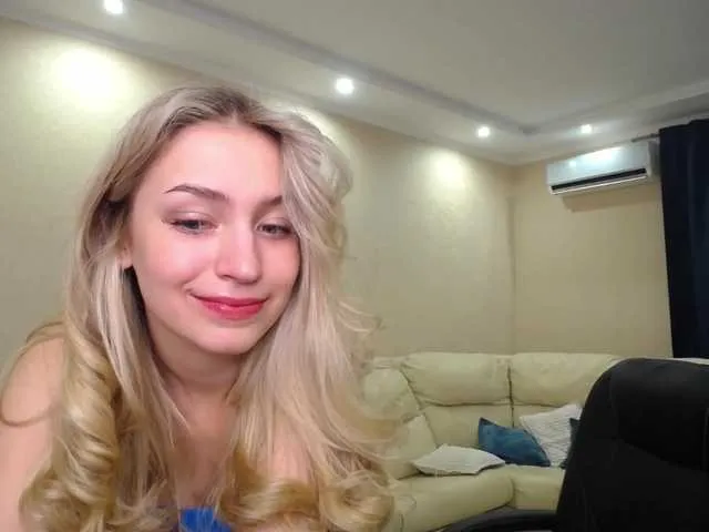 Live sex webcam photo for SaraParK #277549811