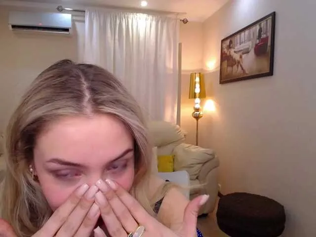 Live sex webcam photo for SaraParK #277582144