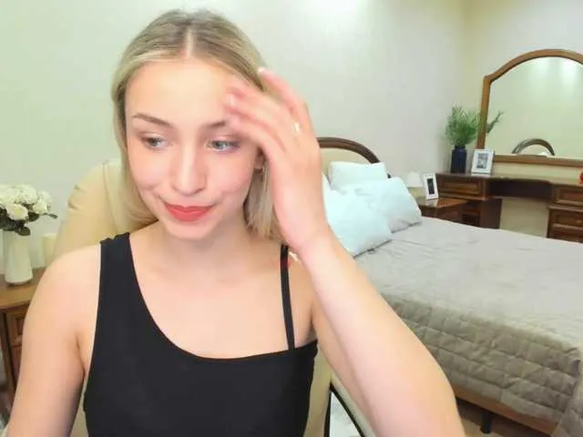 Live sex webcam photo for SaraParK #277737945