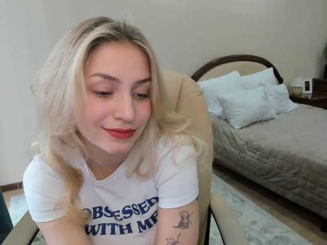 Live sex webcam photo for SaraParK #277841826